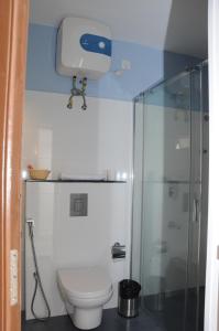 Koupelna v ubytování Sreeparthi Hotel + 23 fotografií