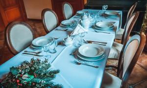 Restauracja lub miejsce do jedzenia w obiekcie Zamek Dobroszyce