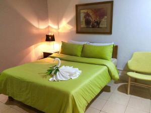 Postel nebo postele na pokoji v ubytování VL Garden Suites