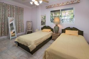 Postel nebo postele na pokoji v ubytování Siri Villas Pattaya + 37 fotografií