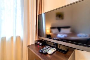 TV a/nebo společenská místnost v ubytování V Park Hotel