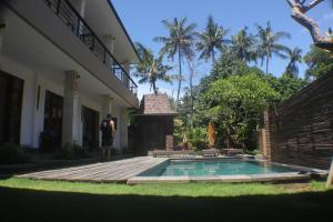 Bazén v ubytování Indah Bali Guesthouse nebo v jeho okolí