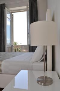 A bed or beds in a room at Blanco Rooms
