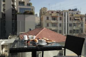 Rõdu või terrass majutusasutuses Monot Suites
