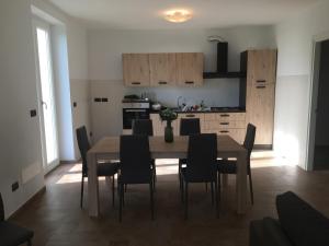 Kuchnia lub aneks kuchenny w obiekcie VILLA DEGLI ULIVI