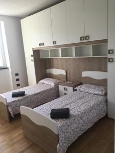 Łóżko lub łóżka w pokoju w obiekcie VILLA DEGLI ULIVI