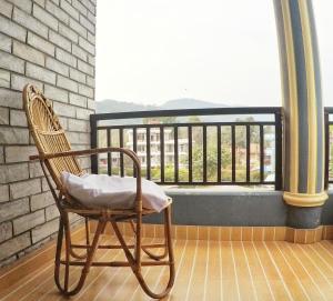 Ban công/sân hiên tại Hotel Mountain View - Lakeside Pokhara