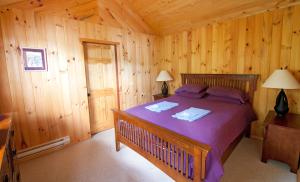 Letto o letti in una camera di Desolation Sound Resort