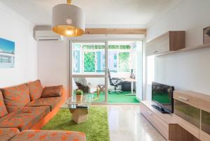 TV a/nebo společenská místnost v ubytování Sweethome El Palo