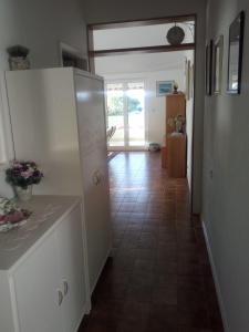 Kuchyňa alebo kuchynka v ubytovaní VILLA ANA ZIVOGOSCE-Apartment4