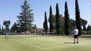 Tenis alebo squash v ubytovaní Agriturismo La Sovana alebo jeho okolí