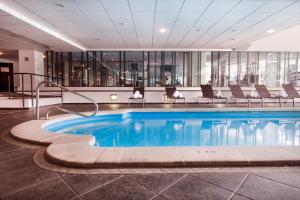 Bazén v ubytování Hotel Piolets Soldeu Centre nebo v jeho okolí