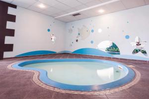 Bazén v ubytování Hotel Piolets Soldeu Centre nebo v jeho okolí