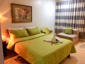 Postel nebo postele na pokoji v ubytování VL Garden Suites