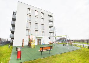 Plac zabaw dla dzieci w obiekcie Apartamenty Bałtycka6