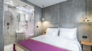 Postel nebo postele na pokoji v ubytování Level Luxury Suites