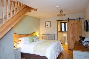 מיטה או מיטות בחדר ב-The Plough Inn