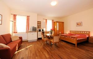 A kitchen or kitchenette at Weingut Familie Schuster