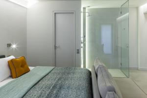 سرير أو أسرّة في غرفة في فندق كوكو-مات نافسيكا