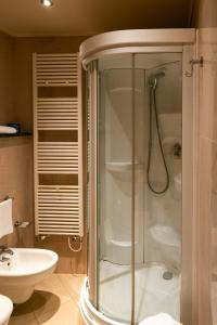Ett badrum på Hotel Terme Salvarola