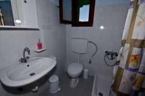 Kúpeľňa v ubytovaní Studios Filippos
