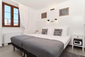 Postel nebo postele na pokoji v ubytování Apartments Zebra