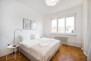 Кровать или кровати в номере Levstikova Two-Bedroom Apartment