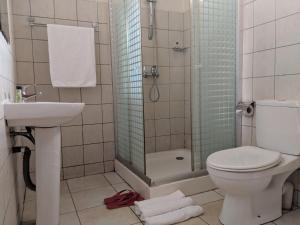 Ένα μπάνιο στο Prestige Hotel Suites