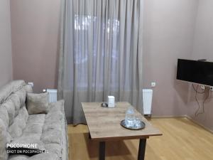 Una televisión o centro de entretenimiento en Ideal