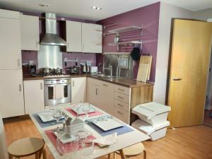 Gallery image of Western Harbour View Apartment in Edinburgh