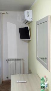 TV a/nebo společenská místnost v ubytování Guesthouse Holiday Formia beach