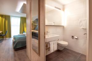 Koupelna v ubytování Hotel sleep&stay - Self Check-in + 37 fotografií