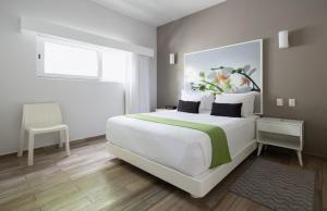 Postel nebo postele na pokoji v ubytování Azura Boutique Hotel