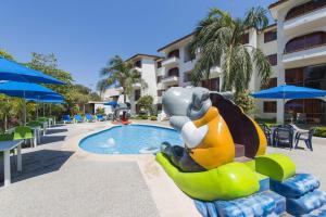 Bazén v ubytování Costa Club Punta Arena - Todo Incluido nebo v jeho okolí
