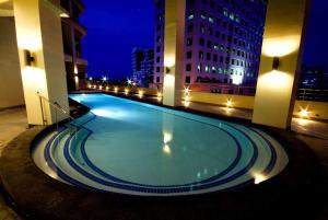 Bazén v ubytování Mandarin Plaza Hotel nebo v jeho okolí