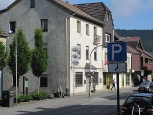 a street sign in front of a building at Heidi's ART in Arnsberg