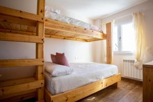 a bedroom with two bunk beds and a window at Sol in Sierra Nevada