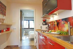 Kuchyň nebo kuchyňský kout v ubytování Appartment Pinar