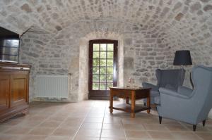 a room with a chair and a table and a window at Gîte Manoir in Bouloc