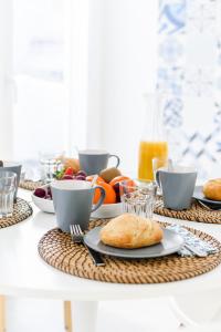 Breakfast options available to guests at Casas Barulho Penthouse Old Town