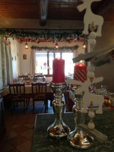 a dining room with a table with a red candle at Da Fabiana in Bossolasco