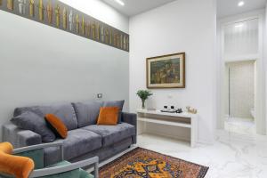 A seating area at Cavour Suites Guest House
