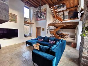 Posezení v ubytování Domaine LVD avec SPA, bois et rivière privée