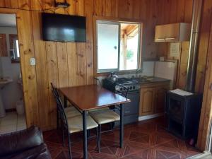 Köök või kööginurk majutusasutuses Cabañas La Viña