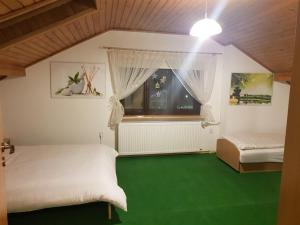 Posteľ alebo postele v izbe v ubytovaní Biały Domek
