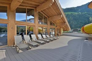 Gallery image of Mountainview Lodge - Chalet im Zillertal direkt am 5 Sterne Campingplatz Aufenfeld mit Hallenbad und Sauna in Aschau