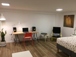 TV a/nebo společenská místnost v ubytování Hassan Guesthouse