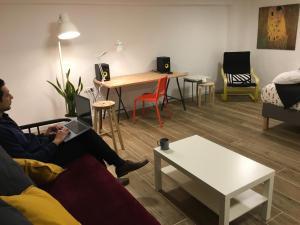 TV a/nebo společenská místnost v ubytování Hassan Guesthouse