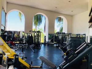 Posilňovňa alebo fitness centrum v ubytovaní Ixtapa Palace
