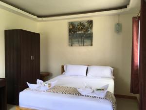 Llit o llits en una habitació de Aloha Seaside Resort